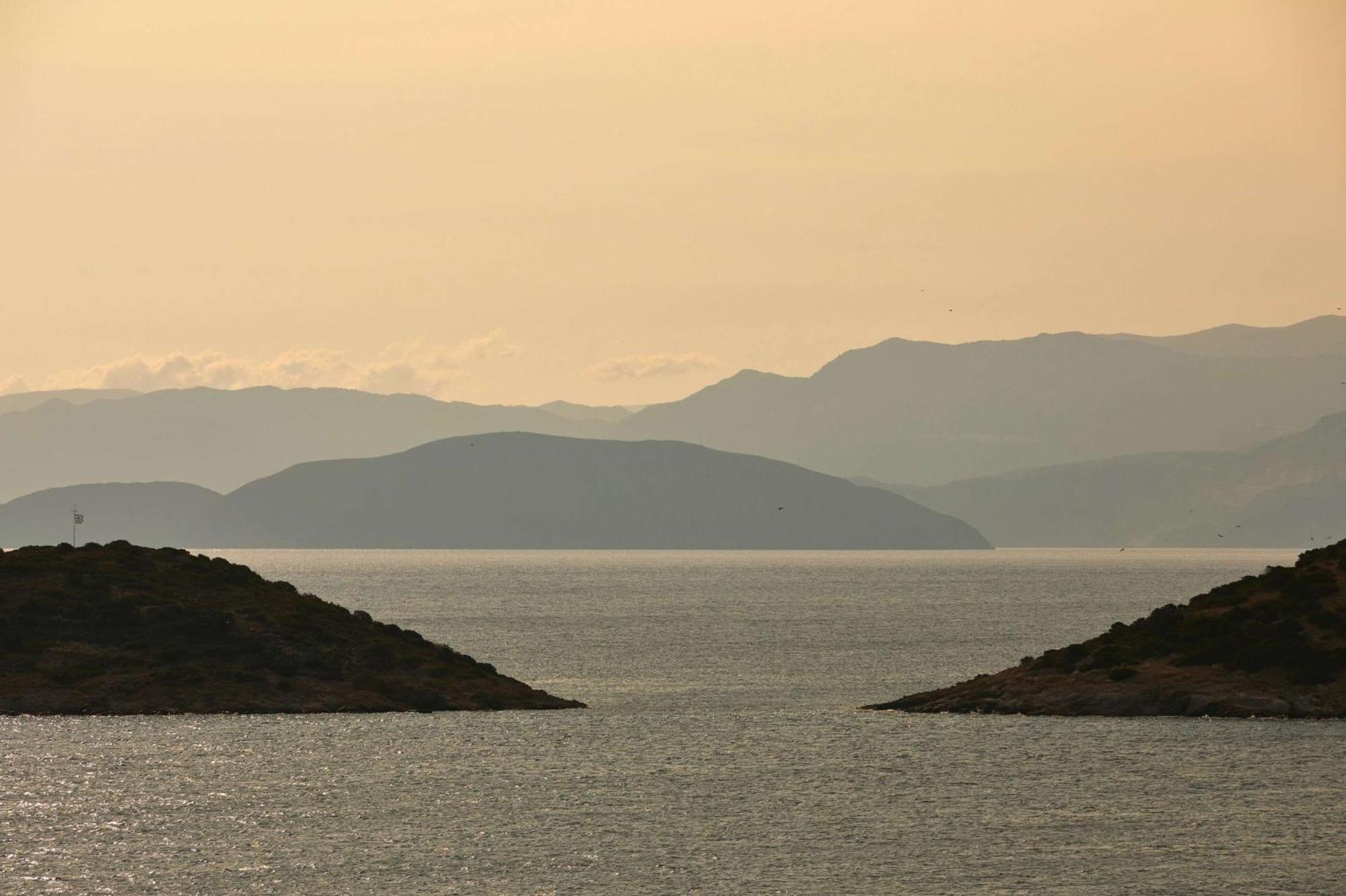 米诺斯宫套房酒店 - 仅限成人入住 圣尼古拉奥斯 外观 照片 View of the Gulf of Pag